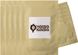 Декілька крафтових паперових пакетів з кавою